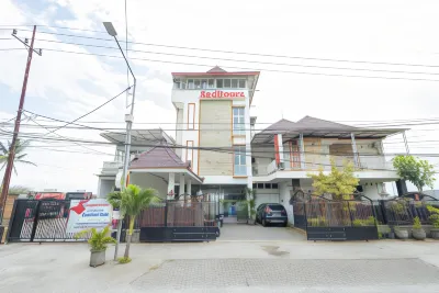 RedDoorz Plus Near Malang Airport Hotels in Pakis