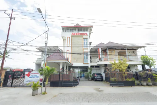 RedDoorz Plus Near Malang Airport Hotels in Jabung