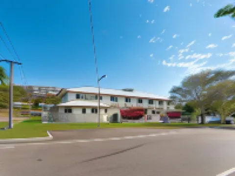 Castle Crest Motel Hotels in North Ward