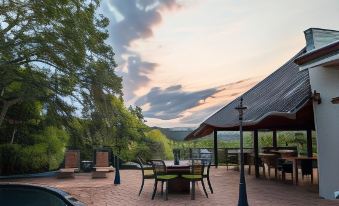 La Roca Guest House