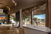 Chundu Island Hotels in Hwange