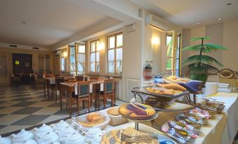 1. Hotel Ro..