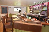 The Red Lion - bars