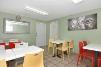 Ardsley Acres Hotel Court