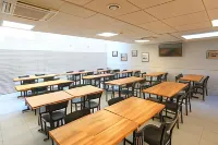 Brit Hotel Calais فنادق في كاليه