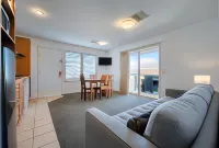 Waves Motel and Apartments