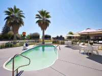 Super 8 by Wyndham Dunnigan - piscine