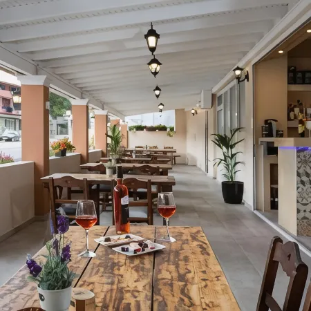 Wilde Rose Hotel
