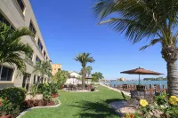 Westwinds Waterfront Resort Các khách sạn ở Treasure Island