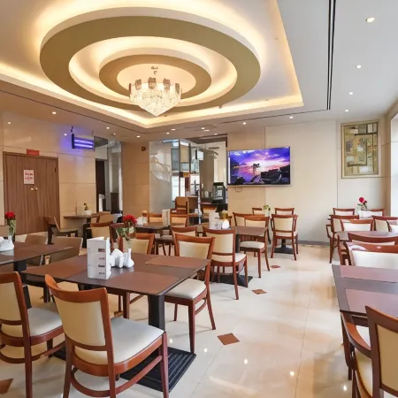 Nejoum Al Emarate Hotel Sharjah Отели рядом с достопримечательностью «Centeral Souq»