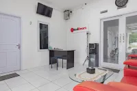 RedDoorz Syariah Near Alun Alun Ciledug Cirebon
