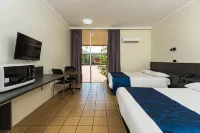 Albatross Bay Resort Hotels in Trunding