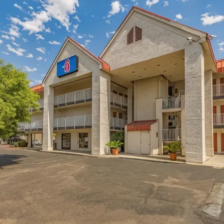 Motel 6 Fresno, CA - Yosemite Hwy