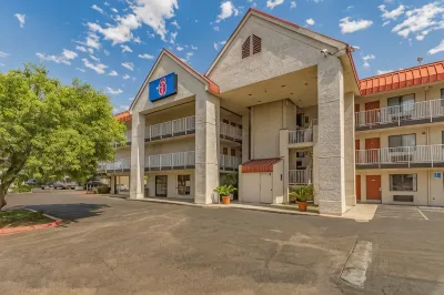 Motel 6 Fresno, CA - Yosemite Hwy Hotel di Fresno