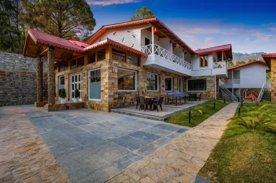Nature Green Resorts by Jph Hotels Отели рядом с достопримечательностью «Kainchi Dham - Shri Neeb Karori Baba Ashram»