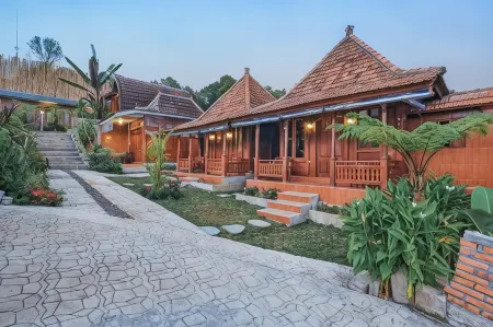 Navalia Villa Bedugul Отели рядом с достопримечательностью «Роуз гарден»