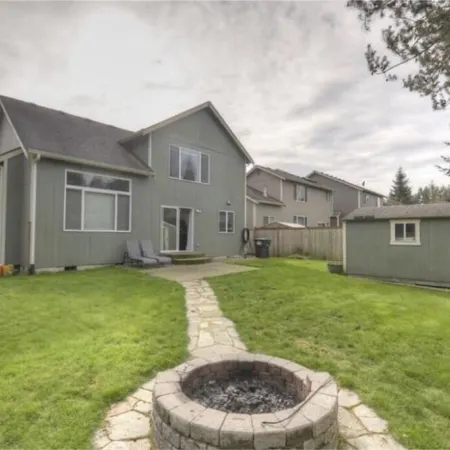 Lovely residential home in the heart of Tumwater Отели в г. Тумуотер