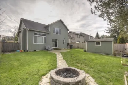 Lovely residential home in the heart of Tumwater Отели в г. Терстон