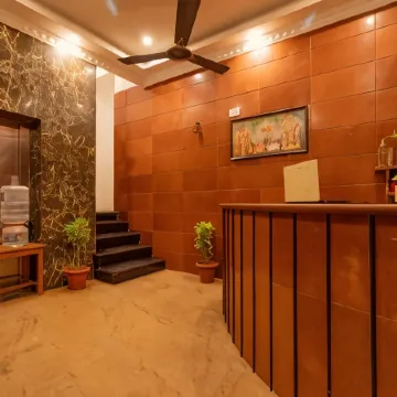 Hotel Arya Grand