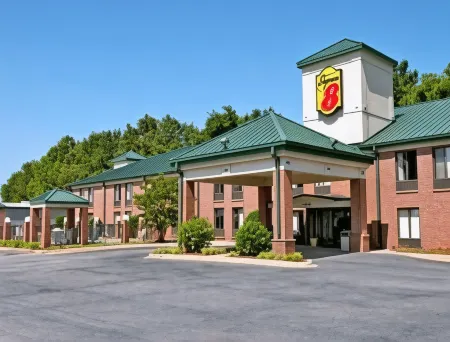 Super 8 by Wyndham Spartanburg/I-26 Exit 22