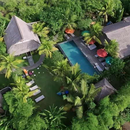 Flower BUD Bungalow Balangan Отели рядом с достопримечательностью «Пляж Баланган»