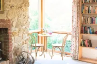 Adelaide Hills Camellia Cottage Wifi Hotels in Crafers