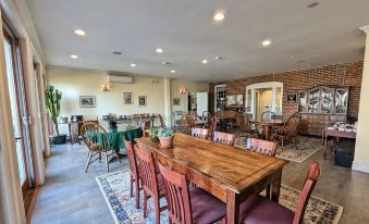 Cromwell Manor Inn