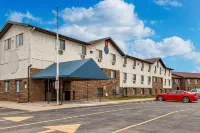 Econo Lodge Inn & Suites Hotels in Midland