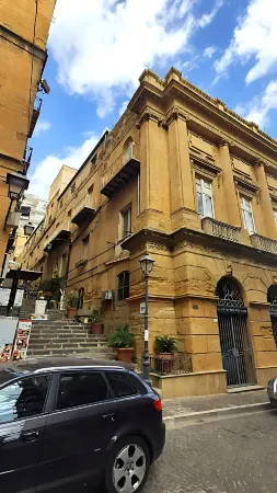 Palazzo Caratozzolo