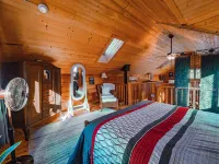 Romantic and Very Secluded Cozy Creekside Cabin with a Relaxing Hot Tub. Hotel a Freeman