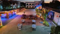 Wixky Hotel Hotels near Wat Lam Pupan