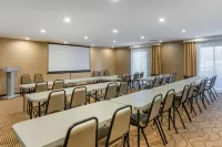 橡樹溪陽台近橡樹溪中心舒適全套房飯店 奧克布魯克特萊斯住宿飯店