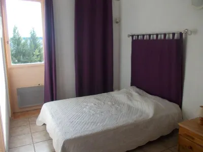 Rental of an apartment in a provencal farmhouse in Pontet with swimming pool
