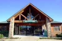 "Fox Trail" Luxury cabin at Branson Woods Resort