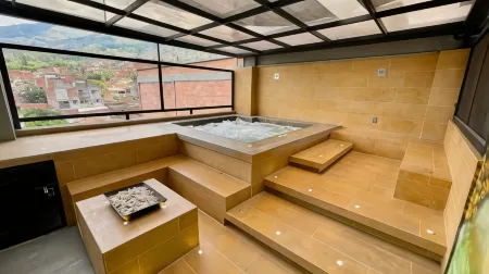 Edificio Helena Отели рядом с достопримечательностью «Plaza de Toros La Macarena»