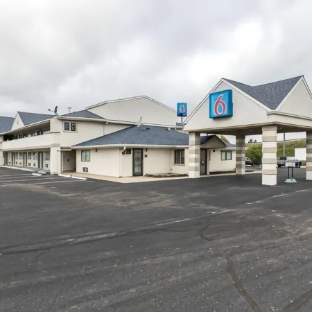 Motel 6 Crawfordsville, IN