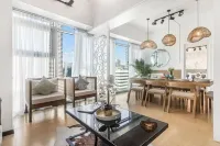 Tropical Oasis with the best unobstructed view of BGC + 100mbps wifi & Netflix
