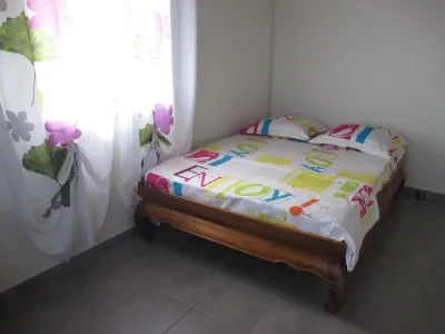 La Kaz Ferblantier.  Villa located 5 minutes' walk from the beaches of Saint-Leu.