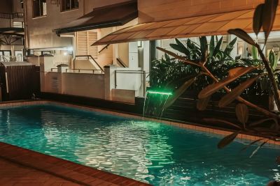 屋外プール ケアンズ クイーンズ コートの写真