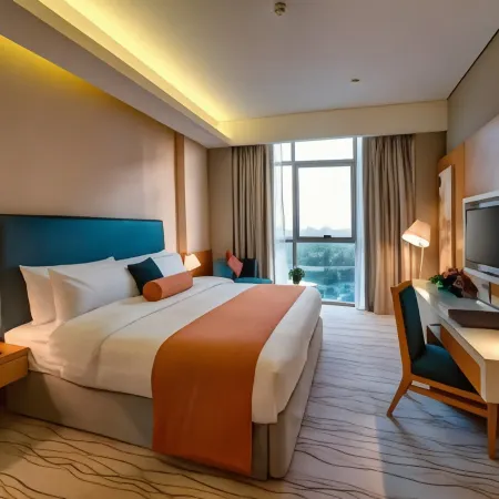 Royal Continental Hotel Отели рядом с достопримечательностью «Торговый центр Al Bustan»