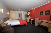 Bentleys Motor Inn Hotels in 