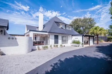 Forest Hall Guest House Отели в г. Порт-Элизабет