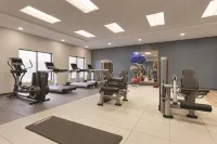 Embassy Suites by Hilton Akron Canton Airport فنادق في Plain Township