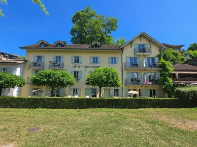 Hôtel-Restaurant La Riviera Victoria Hôtels à proximité de : Office de Tourisme d'Yvoire, Destination Léman