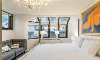 New San Juan 303 by AvantStay Modern Penthouse w Deck Overlooking Main Street