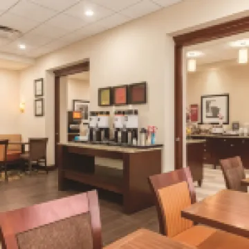 ハンプトン イン バイ ヒルトン エドモントン / サウス、アルバータ、カナダ