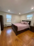 Spacious Backyard Bordering Golf Course - Charming Oasis Hotels in Hamilton