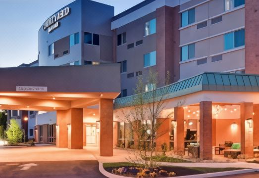 4. 코트야드 바이 ..