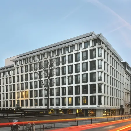 Courtyard Brussels EU Отели рядом с достопримечательностью «Place du Grand Sablon»