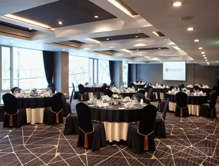 Ramada Plaza by Wyndham Suwon Отели рядом с достопримечательностью «Кёнггиский университет Сувон Кампус»